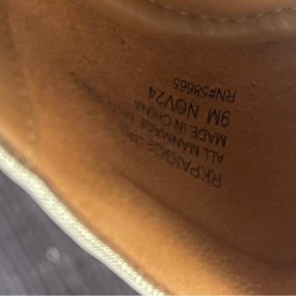 Nordstrom Metallic Silver Pointed-Toe Kitten Heel Pumps in 9 - Picture 8 of 8